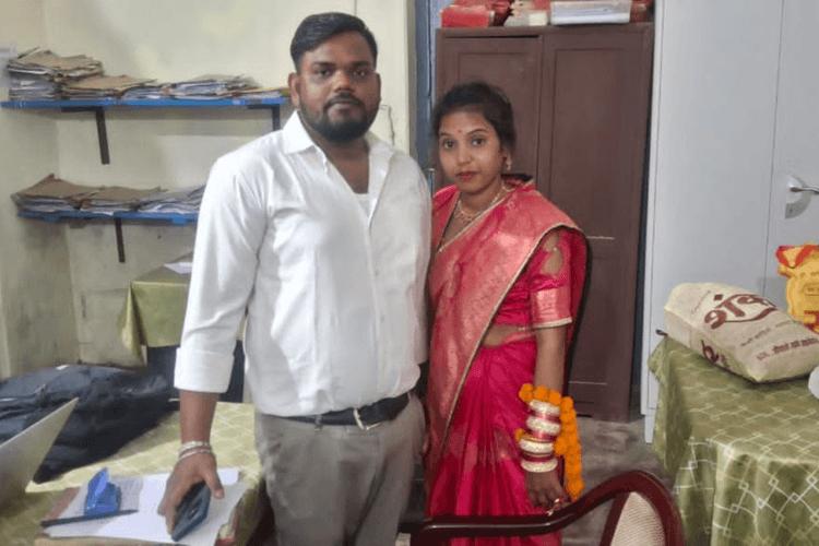शादी में टालमटोल से नाराज युवती पहुंची प्रेमी के घर, घंटो चला हाई वोल्टेज ड्रामा, फिर जो हुआ...