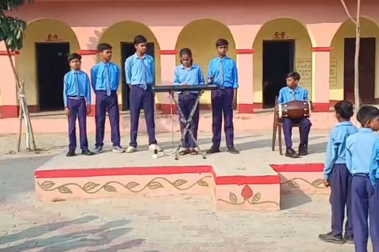 निजी विद्यालयों को पीछे छोड़ रहा औरंगाबाद का सरकारी स्कूल, चेतना सत्र बना आकर्षण का केंद्र