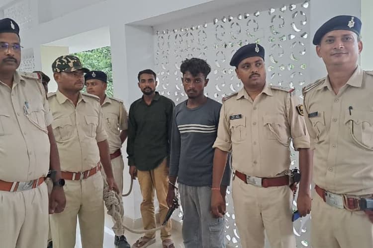 महिला थाना कर्मी से एटीएम ठगी मामले में बड़ी सफलता, 24 घंटे में मुख्य आरोपी गिरफ्तार; 8 एटीएम कार्ड बरामद