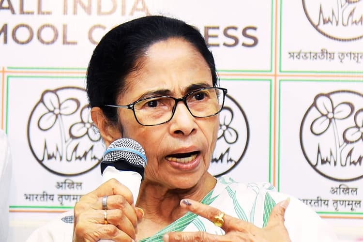 ममता बनर्जी नहीं रहीं बंगाल की मुख्यमंत्री, मंत्रिमंडल बर्खास्त, 18वीं विधानसभा के गठन का रास्ता साफ