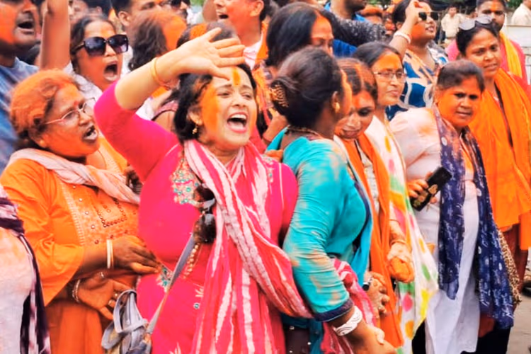 बंगाल में हारीं ममता बनर्जी, 7 फीसदी वोट कम होते ही हाथ से निकलीं 133 सीटें, बीजेपी के 45 प्रतिशत वोट ने उखाड़ फेंका टीएमसी का साम्राज्य