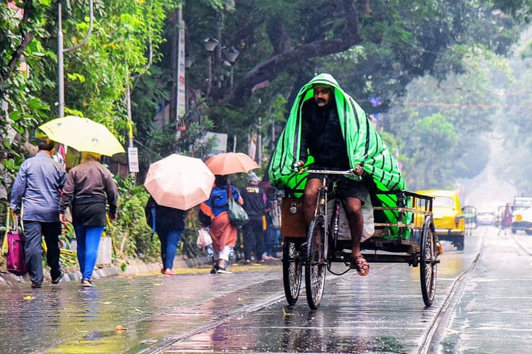 बंगाल का मौसम : अगले 3 दिन दक्षिण बंगाल पर भारी, 70 किमी की रफ्तार से चलेगी आंधी, भारी बारिश का अलर्ट