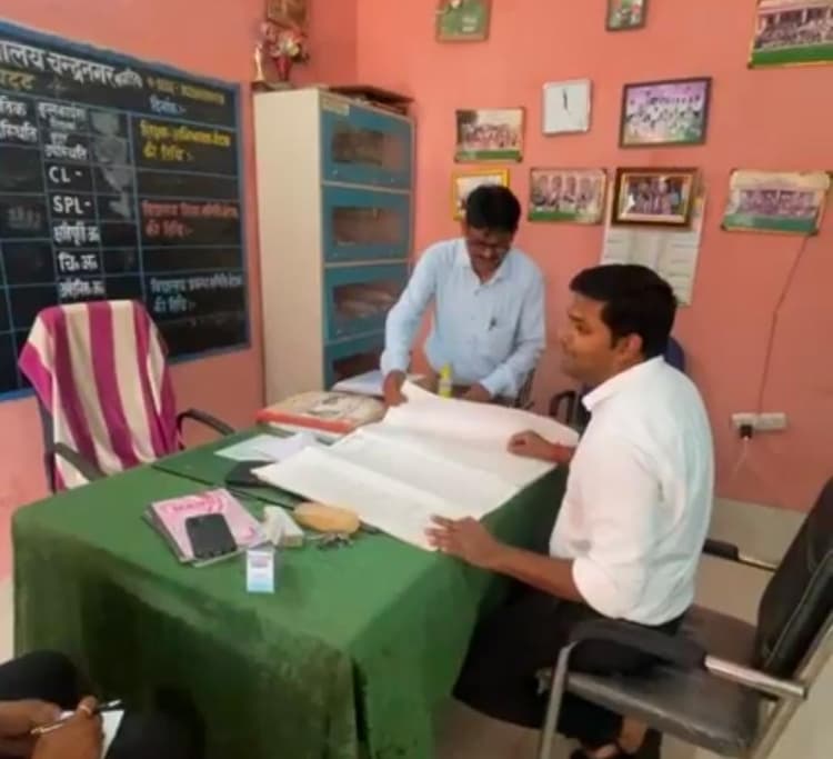 KHAGAIRA: एसडीओ का चन्द्र नगर स्कूल में औचक निरीक्षण, कई खामियां उजागर
