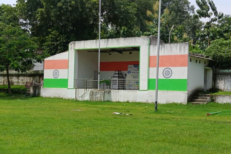 खेल मैदान पर कब्जे के खिलाफ एकजुट हुए ग्रामीण, प्रशासन से लगाई गुहार