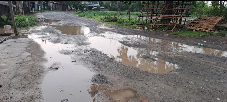 कल्याण चौक से खैरा तक बदहाल सड़क, हादसों का बढ़ा खतरा