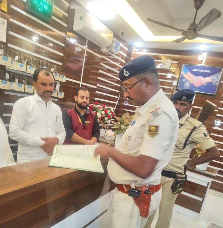 एसपी के निर्देश पर होटल-लॉज में औचक जांच अभियान