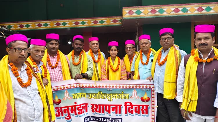 अनुमंडल स्थापना दिवस पर चर्चित प्रतिभाएं सम्मानित, विकास को लेकर उठी रेलवे व उद्योग की मांग