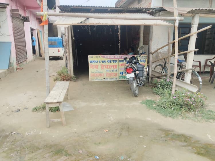 प्रतापगंज बस पड़ाव पर यात्री शेड नहीं, लोग परेशान