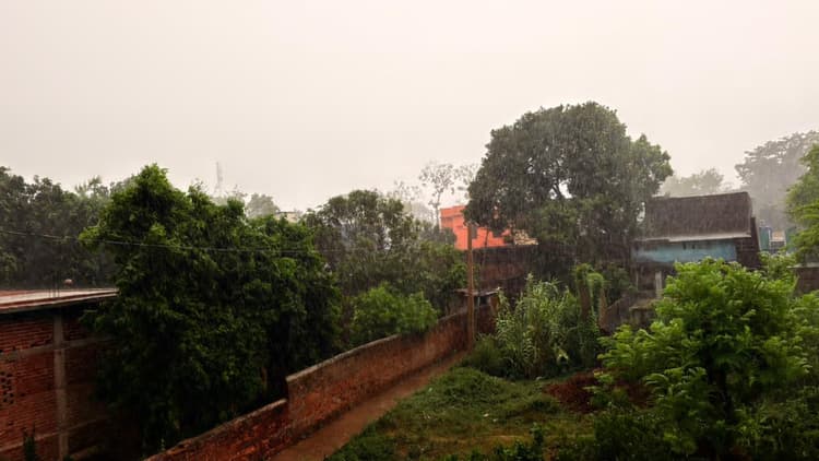 खगड़िया में आंधी-बारिश से राहत, बिजली संकट से बढ़ी परेशानी