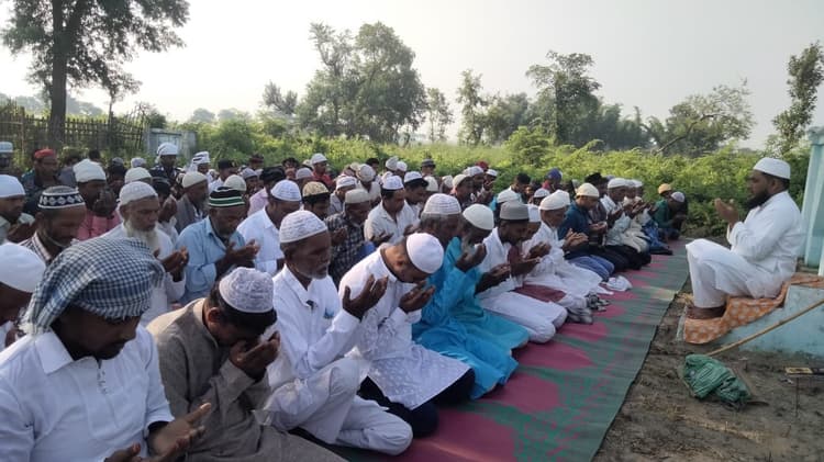 पिपरा में शांतिपूर्ण माहौल में अदा हुई नमाज