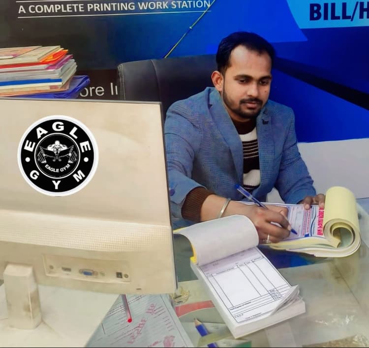नौकरी छोड़ स्वरोजगार चुना, अब दूसरों को दे रहा काम