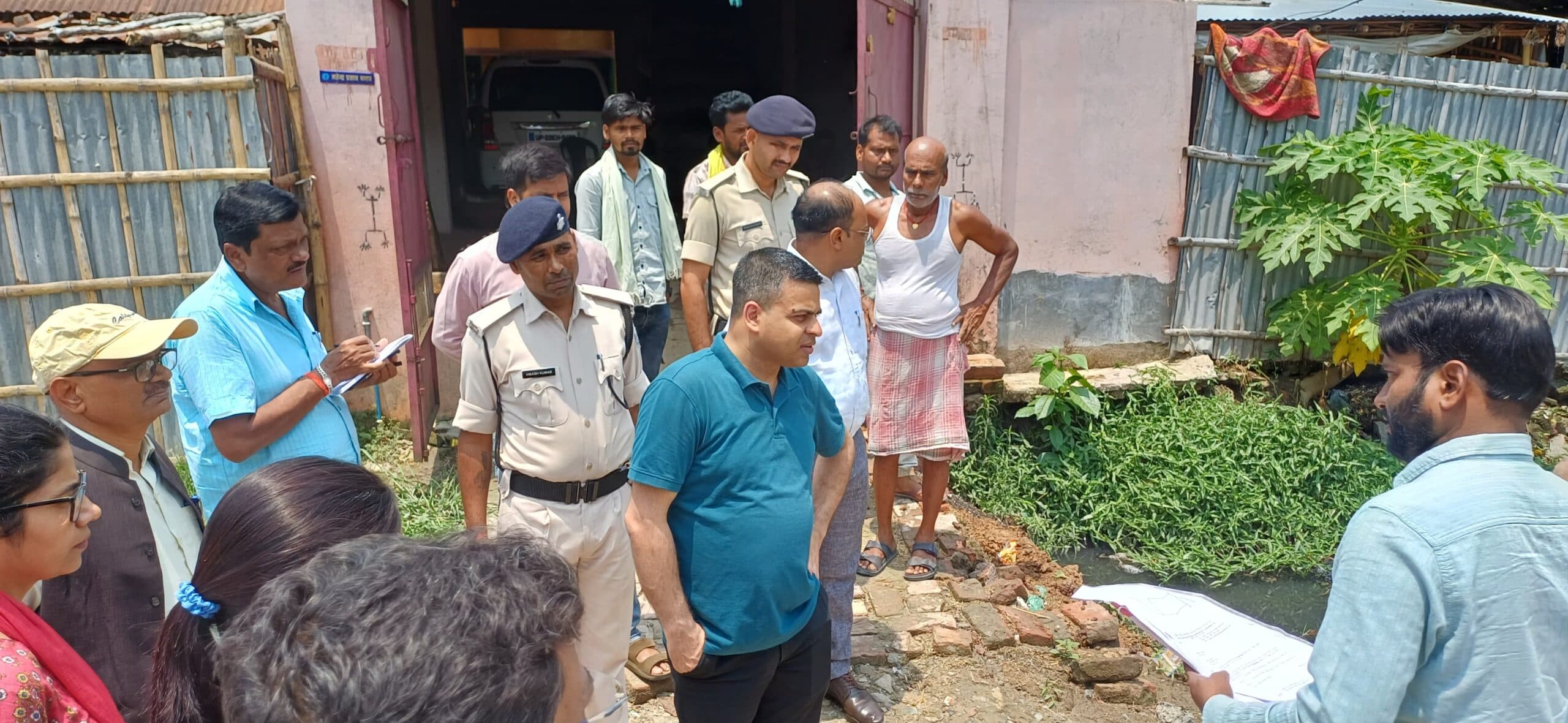 मधेपुरा में निर्माणाधीन नालों का डीएम ने किया निरीक्षण, गुणवत्ता बनाए रखने का दिया निर्देश
