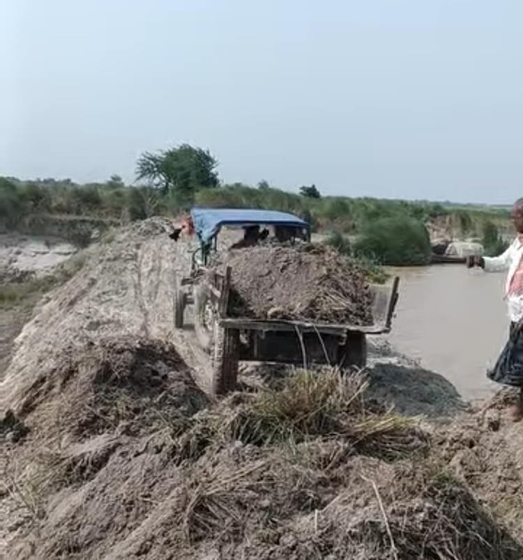 खगड़िया में चंदा जुटाकर ग्रामीणों ने बनाया फसल सुरक्षा बांध, हजारों एकड़ खेती को मिलेगी राहत