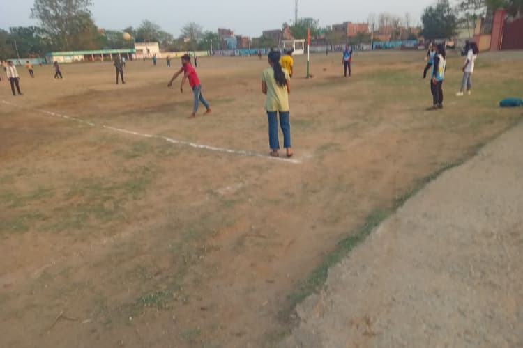 अरवल में सेस्टोबॉल में परचम लहरा रहे जिले के युवा, सुविधाओं के अभाव में गांधी मैदान में बहा रहे पसीना