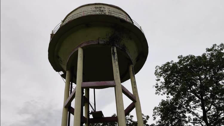 खगड़िया में जलमीनार बनी शोभा की वस्तु, पेयजल संकट से जूझ रहे लोग