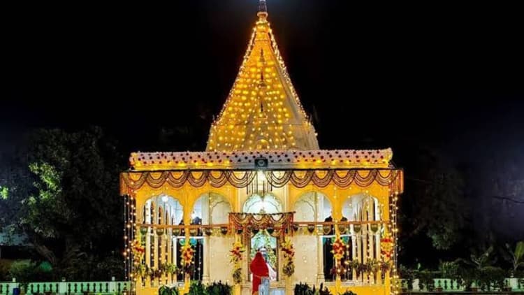 हर-हर महादेव के जयकारों से गूंज उठा मुंगेर का गोयनका शिवालय, सोमवार को उमड़ी भक्तों की भारी भीड़