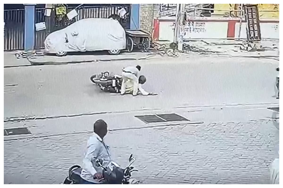 Muzaffarpur news:मुजफ्फरपुर के कलमबाग चौक पर एक्सीडेंट, बाइक सवार घायल