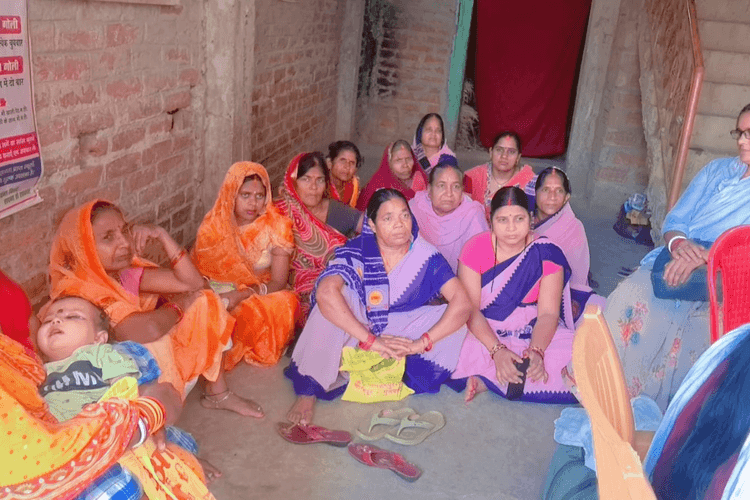 भोजपुर में विश्व माहवारी स्वच्छता दिवस पर महिलाओं को किया गया जागरूक