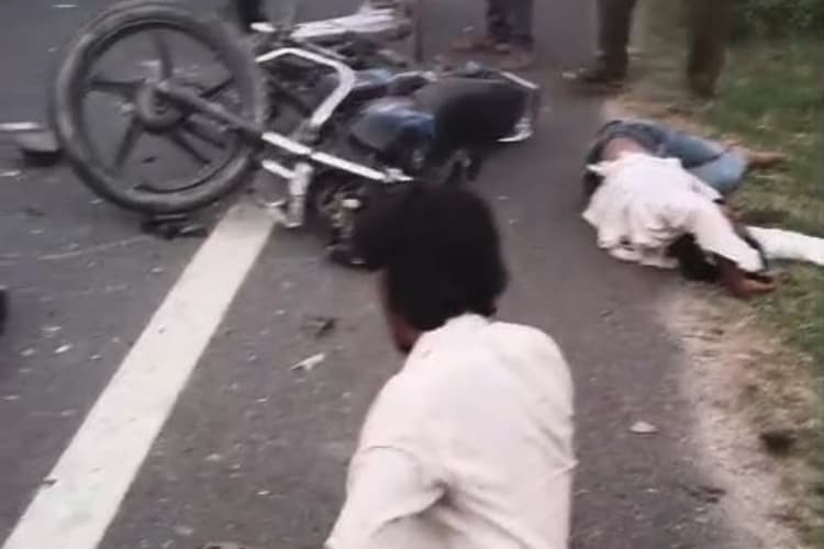 Bettiah: बांसी-धनहा मार्ग पर बोलेरो और बाइक की जोरदार टक्कर, दो युवकों की हालत नाजुक