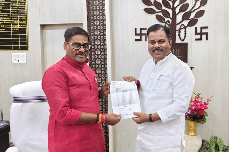 Begusarai News: हरिगिरिधाम मेले को मिलेगा महोत्सव का दर्जा, सांस्कृतिक रंग से सजेगा धाम, मंत्री ने शुरू की पहल