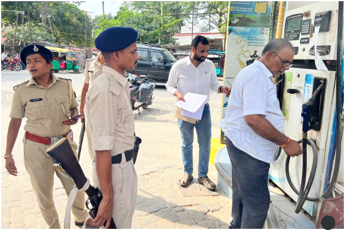 मोतिहारी: सरकारी जमीन पर संचालित पेट्रोल पंप सील, 66 लाख रुपये बकाया