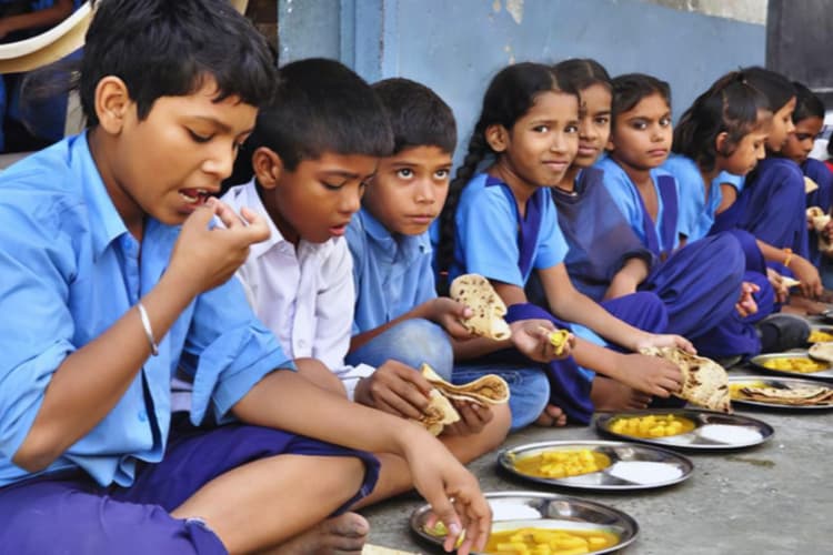 बिहार के 120 स्कूलों में होगी मिड डे मील की जांच, बच्चों के खाने के सैंपल लेकर परखी जाएगी गुणवत्ता