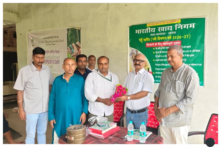 दरभंगा: गेहूं खरीद केंद्र पहुंचे भाजपा विधायक, किसानों से सीधे लिया फीडबैक