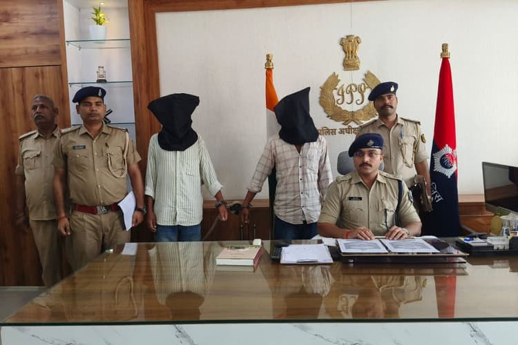 बक्सर पुलिस की बड़ी कामयाबी: 15 हजार के इनामी टॉप-10 अपराधी कर्नाटक से गिरफ्तार