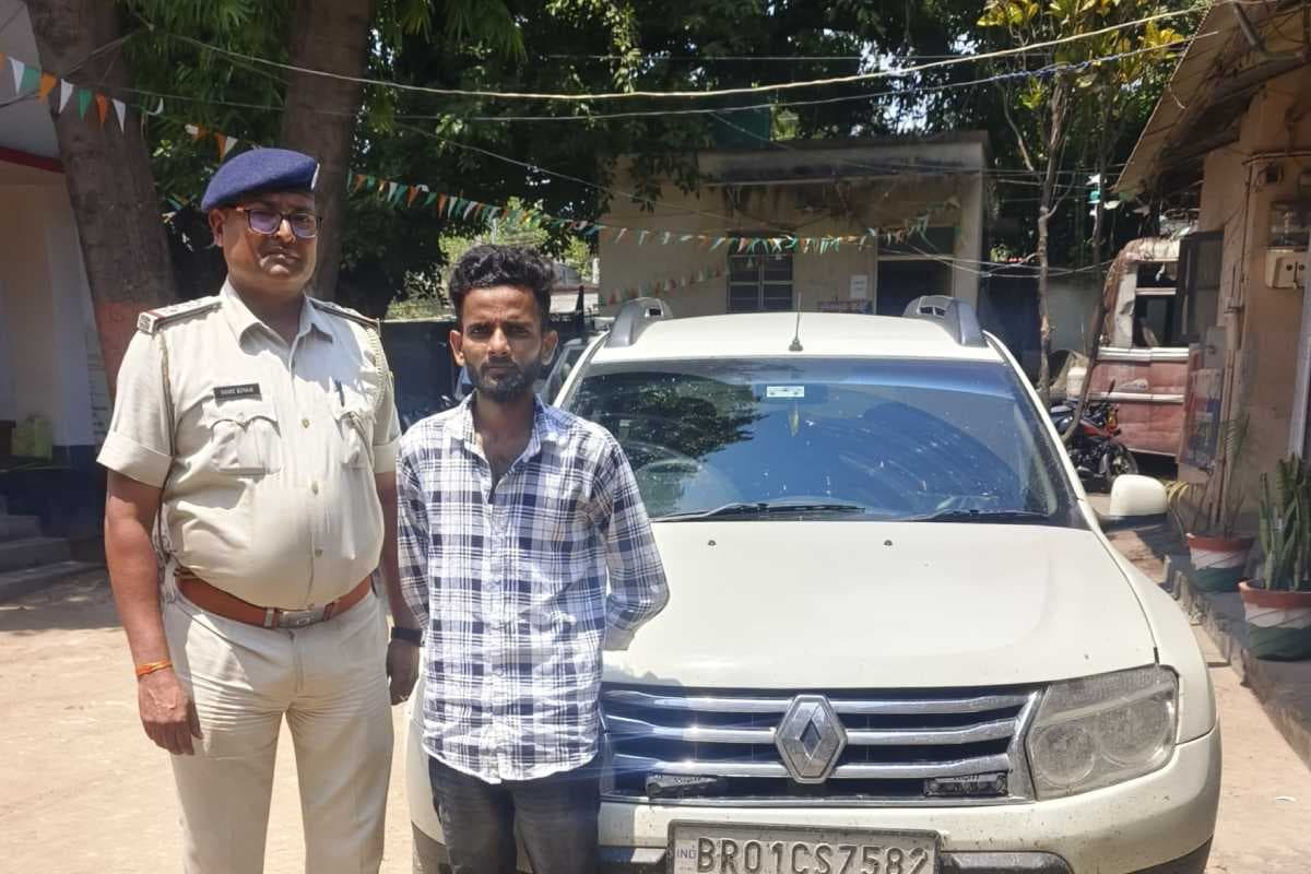 Samastipur News: समस्तीपुर में पुलिस की बड़ी कार्रवाई, कार में लदी 252 लीटर शराब और बीयर के साथ धंधेबाज गिरफ्तार.