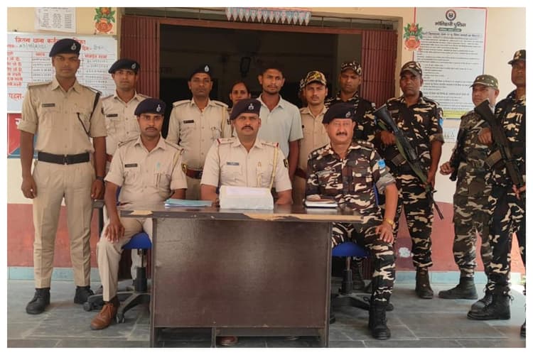 Motihari News: इंडो-नेपाल बॉर्डर पर SSB और पुलिस का एक्शन: भूसौली में छिपाई गई 2.69 किलो चरस बरामद