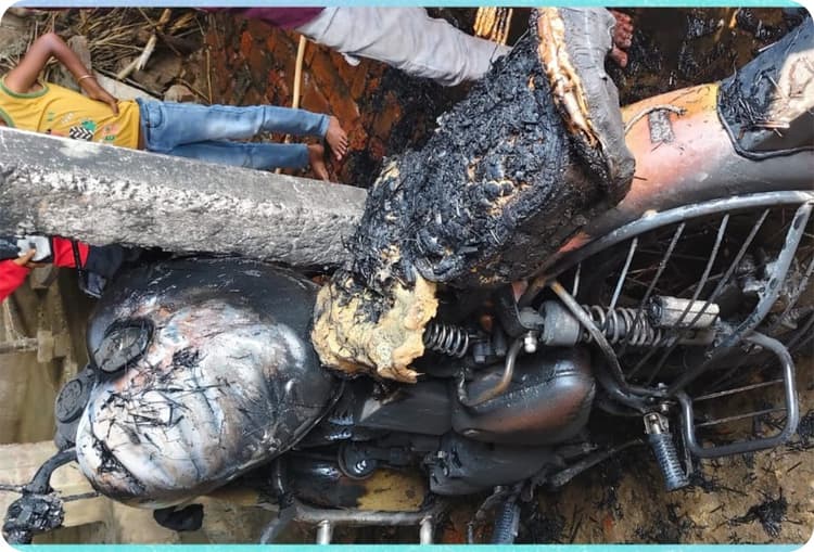 Muzaffarpur News: औराई में दबंगई: जन वितरण प्रणाली विक्रेता की बुलेट फूंकी, विरोध करने पर भाई की गाड़ी लूटी