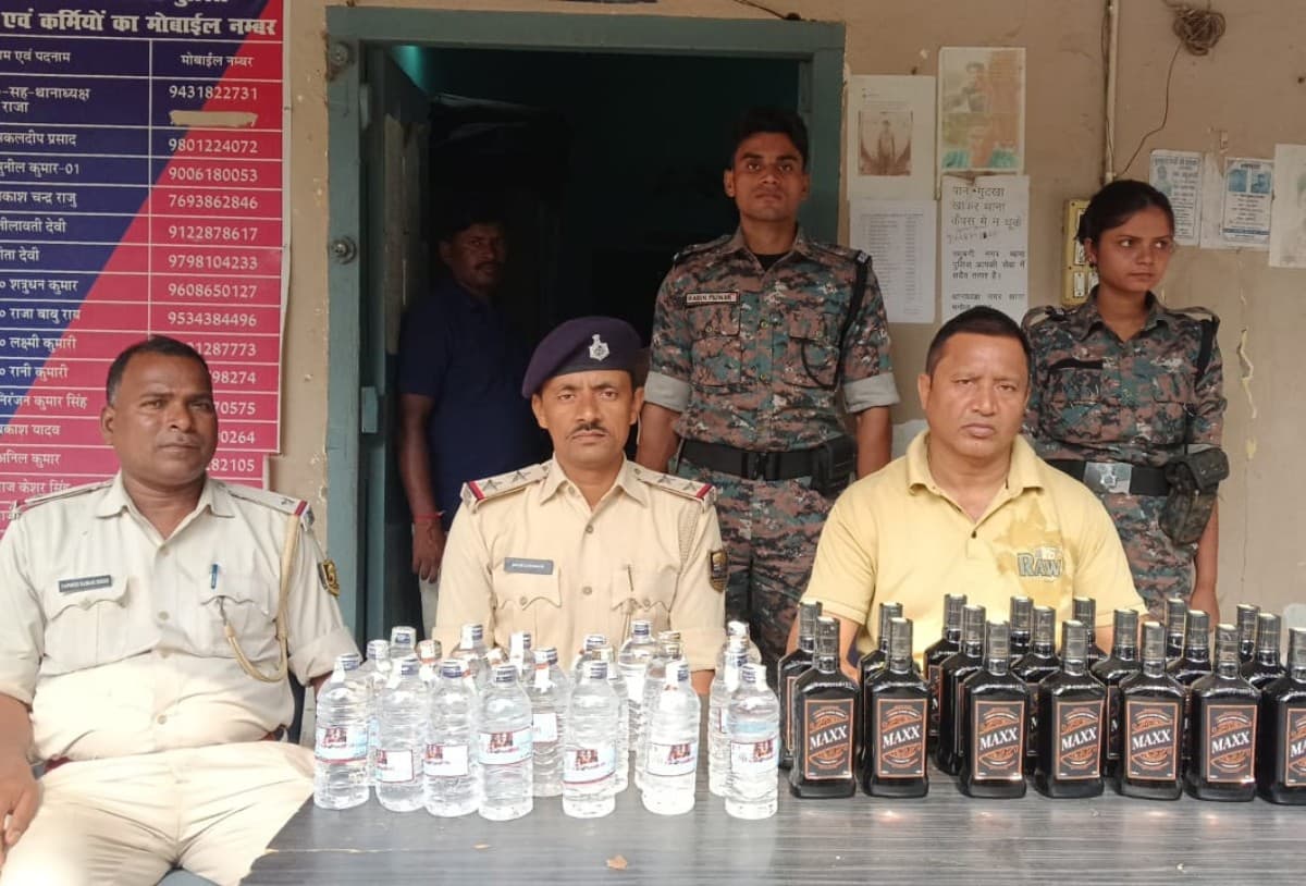 Madhubani News:हवाई अड्डा के पास शराब का जखीरा बरामद: नगर थाना पुलिस ने तस्करों के मंसूबों पर फेरा पानी.
