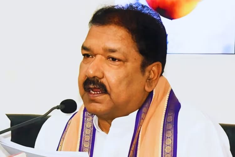 राजस्व विभाग के मंत्री ने अधिकारियों-कर्मचारियों को दी चेतावनी, बोले- काम में सुधार नहीं हुआ तो होगी कार्रवाई