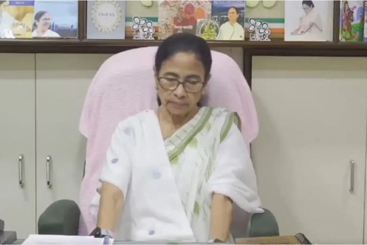 अभिषेक बनर्जी पर हमले के बाद गुस्से में ममता बनर्जी, दोपहर बाद बुलाई विधायकों की बैठक
