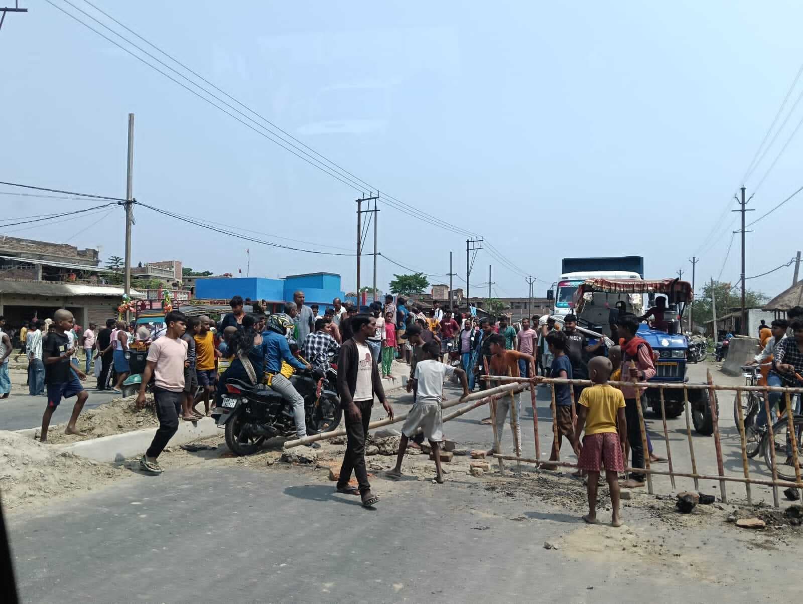 Khagaria, चौथम में स्कॉपियो ने सड़क पार कर रहे व्यक्ति को रौंदा, मौत, सड़क जाम