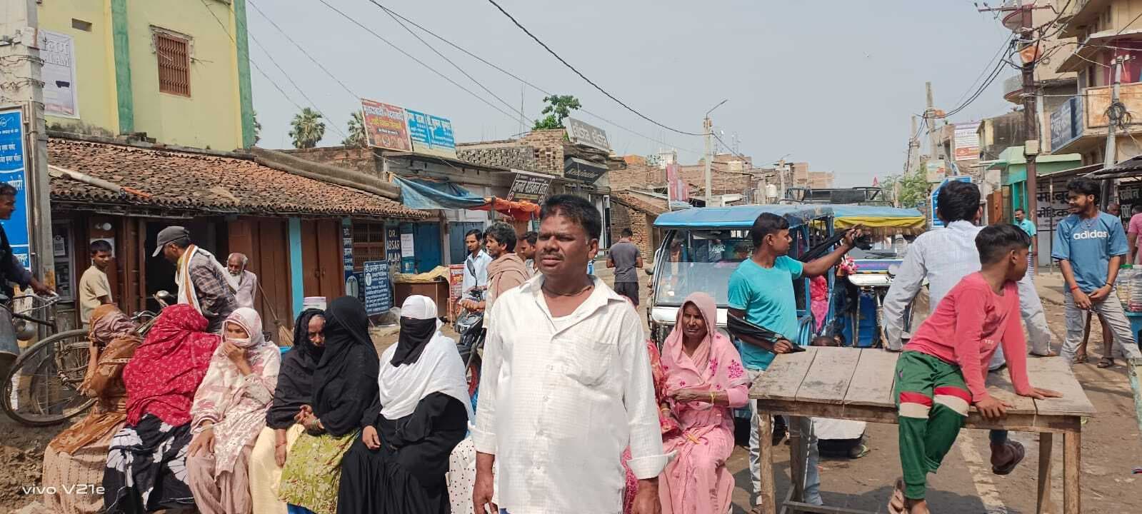 Khagaria, नगर परिषद गोगरी में नाला निर्माण में अनियमितता, सड़क जाम