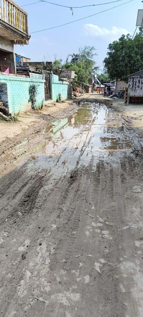 Khagaria, शुम्भा से अलौली मुख्यालय जाने वाली सड़क जर्जर, मुसीबत