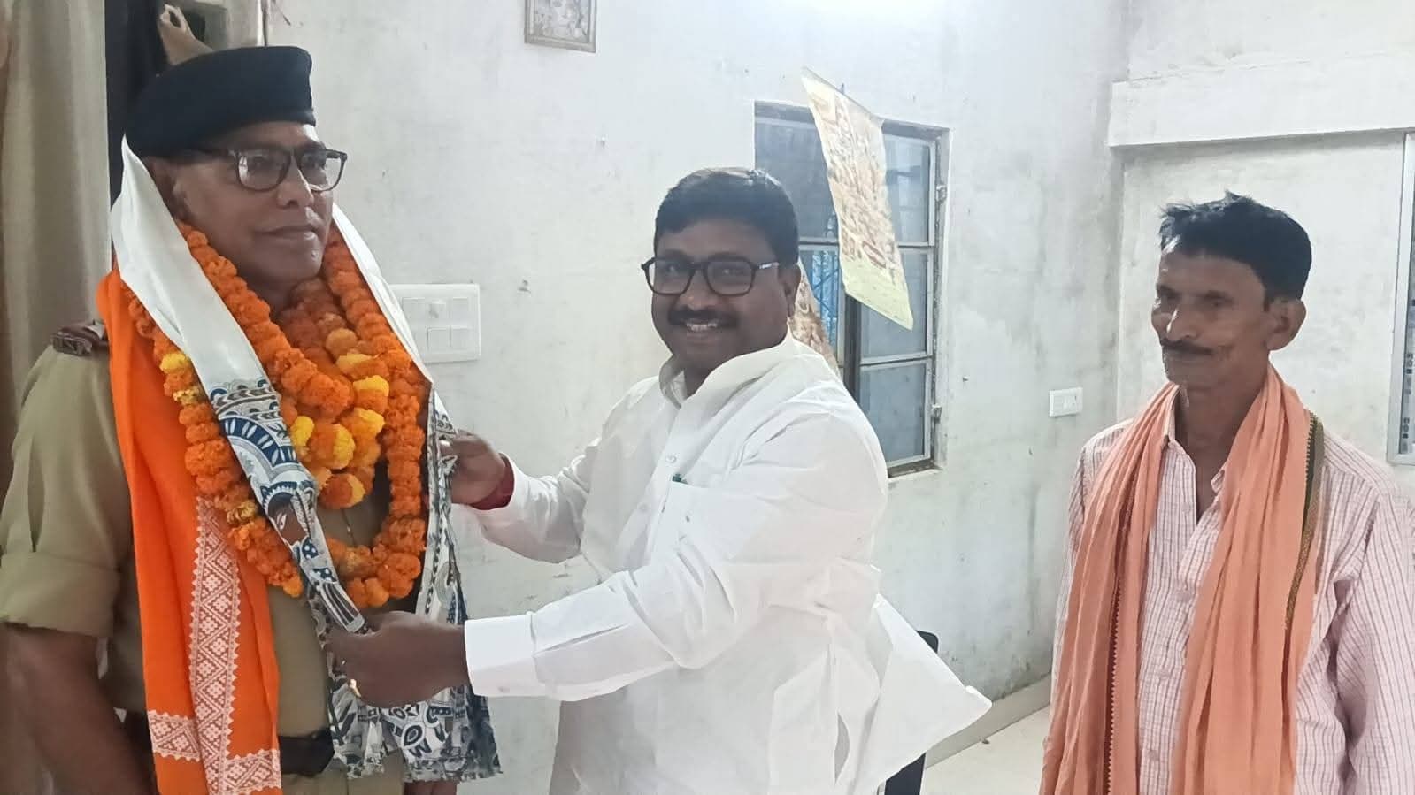 Khagaria, मेजर के सेवानिवृत्त होने पर पैतृक गांव में विधायक ने किया सम्मानित