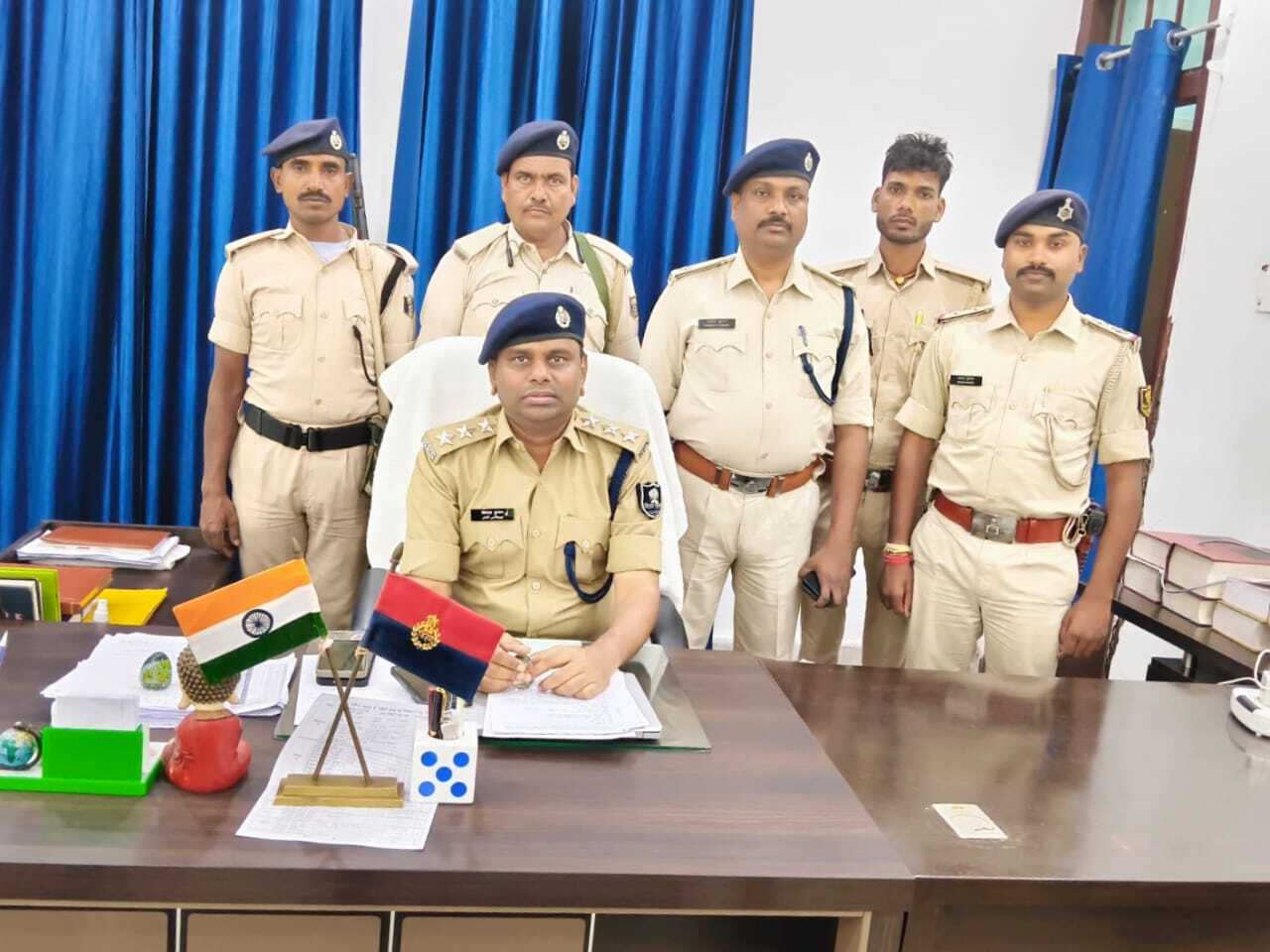 SUPAUL NEWS मंदिर चोरी कांड का खुलासा: सुपौल-मधेपुरा पुलिस की संयुक्त कार्रवाई में तीन आरोपित गिरफ्तार, भारी मात्रा में सामान बरामद