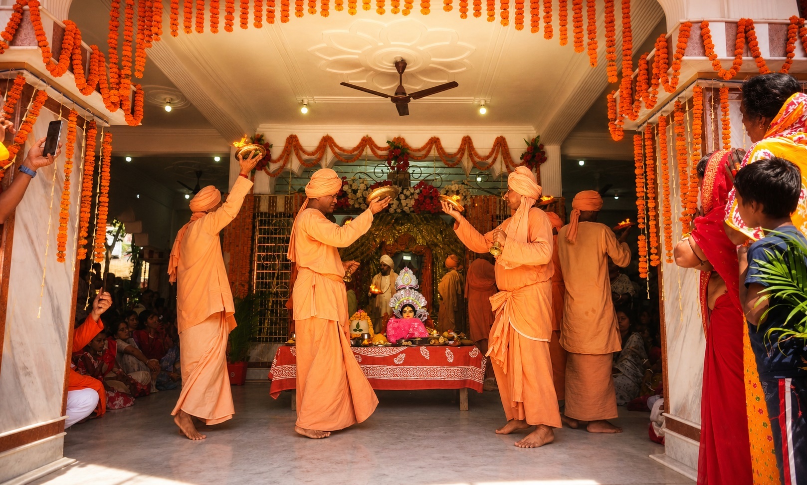 कलश यात्रा से माहौल भक्तिमय, अभिषेक-अन्नकूट में उमड़ी भीड़