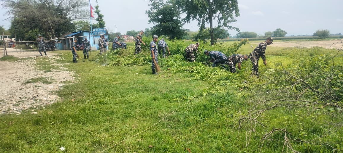 एसएसबी व नेपाली एपीएफ ने सीमा पर दिया स्वच्छता का संदेश