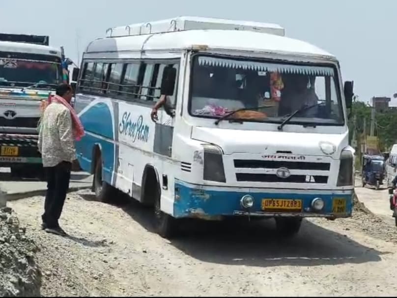 मोहनिया : हादसों का डेंजर ज़ोन बनी सासाराम सर्विस रोड, NHAI की लापरवाही से हर दिन पलटी खा रहे वाहन