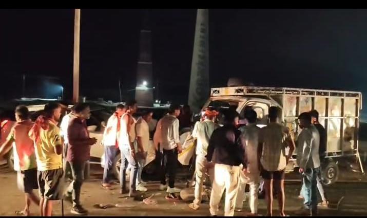 Lakhisarai, सूर्यगढ़ा में कार-मालवाहक वाहन में टक्कर, मालवाहक वाहन में लगी आग
