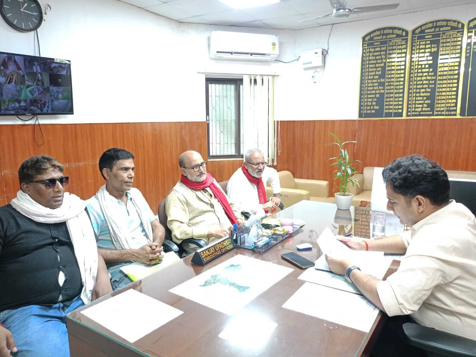 शहरी समस्याओं को लेकर इओ से मिला प्रतिनिधिमंडल