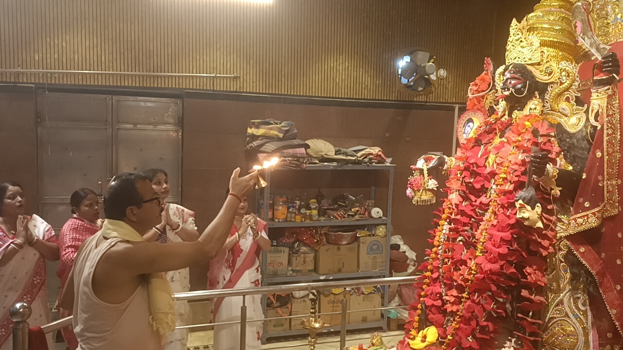 किशनगंज में जीत का जश्न, बूढ़ी काली मंदिर में भाजपा कार्यकर्ताओं ने की महाआरती