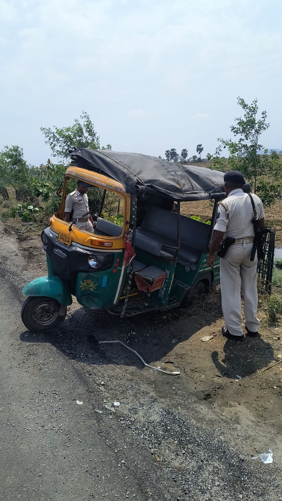 डोभी में सड़क हादसा, भाई की मौत, दो बहनें घायल.