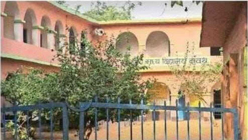 दावथ प्रखंड मुख्यालय के छात्रों को हाइस्कूल भी नसीब नहीं