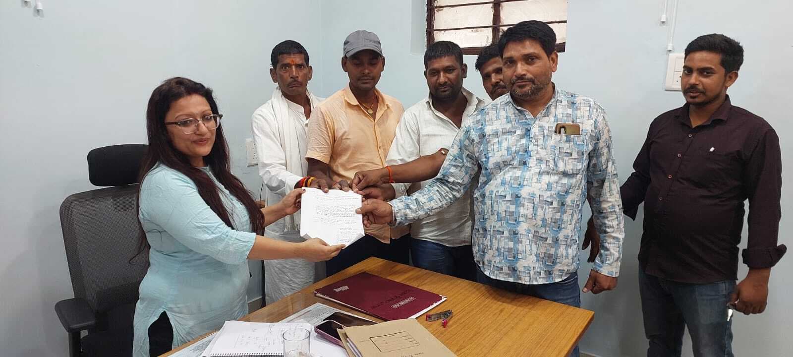 सदर प्रखंड प्रमुख के खिलाफ पंसस ने सौंपा डीपीआरओ को आवेदन