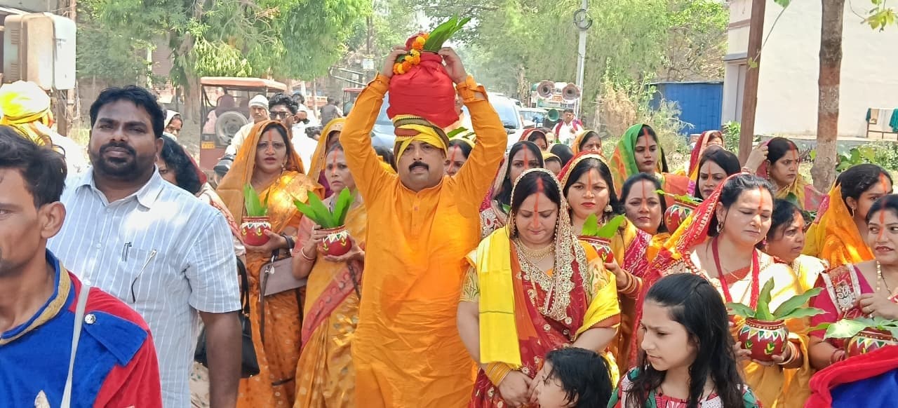 भव्य कलशयात्रा के साथ श्रीमद्भागवत कथा का शुभारंभ