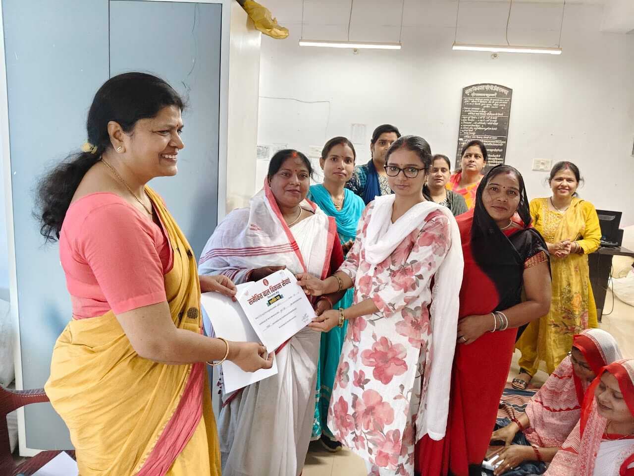 बेहतर करने वाली सेविका व सहायिका सम्मानित